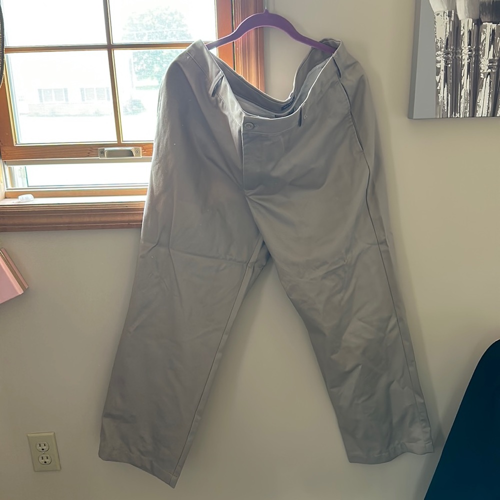 Men’s tan pants